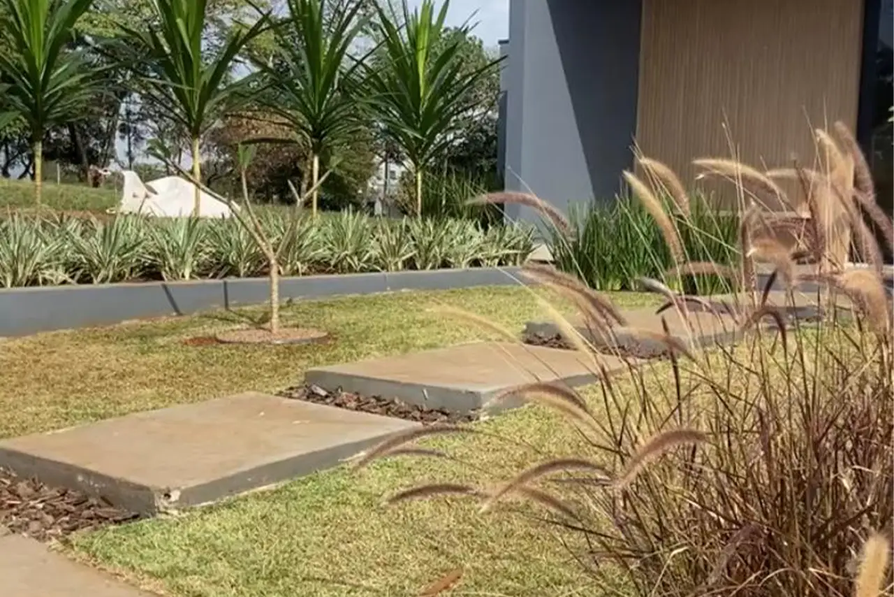 Implantação de Jardim com Fernando Campos Paisagismo em Americana, SP