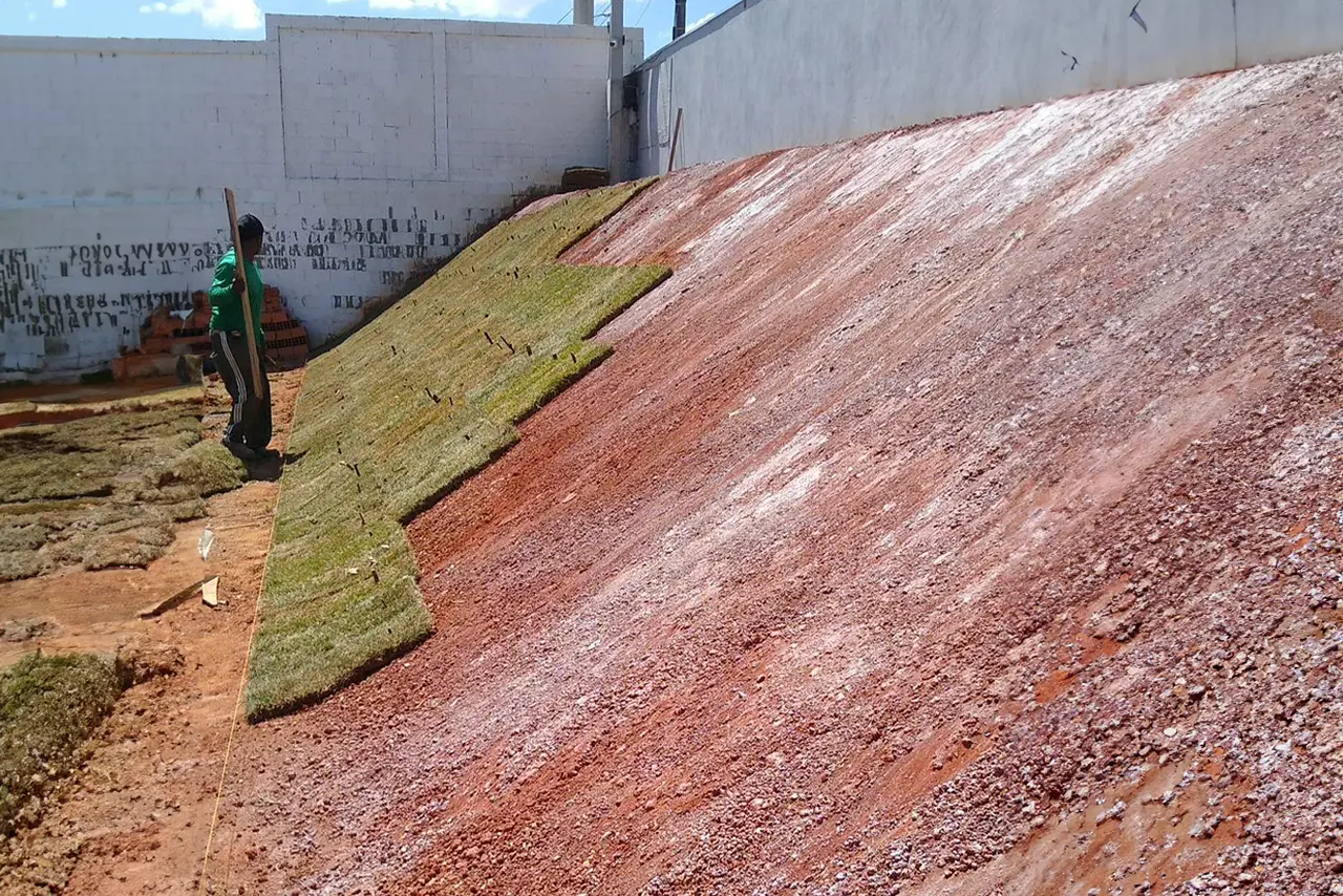 Serviços de paisagismo valorizando o espaço no Fernando Campos Paisagismo em Americana, SP
